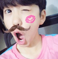 天真帅气的男生头像_你如阳光般温暖