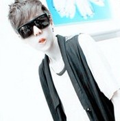 天真帅气的男生头像_你如阳光般温暖