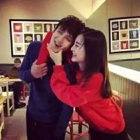 一左一右的唯美情侣头像_微信情侣头像唯美