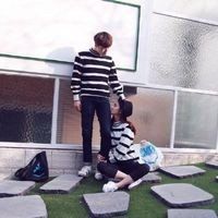 一左一右的唯美情侣头像_微信情侣头像唯美