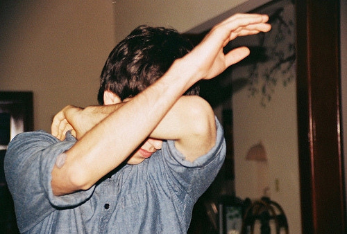 伤感女生非主流签名爱情_爱情是一种毒药