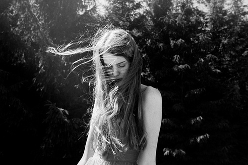 超拽伤感爱情个性签名_我的心缺了一个洞