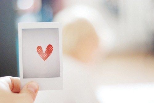 女生单身霸气个性签名_你若三心二意我便逢场作戏