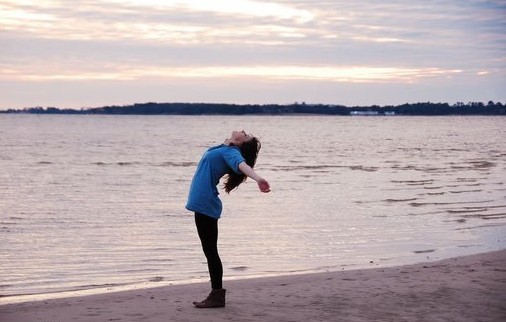 扣扣个性签名伤感语句_时间是最好的毒药