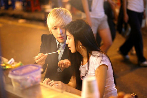 非主流情侣图片一左一右