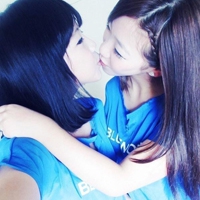 姐妹两人qq头像_有你陪伴的温暖时光