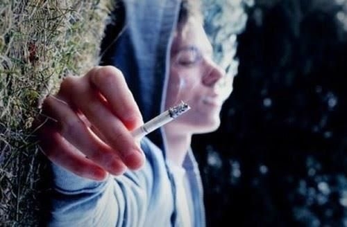 非主流男生抽烟图片