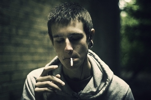 非主流男生抽烟图片