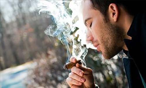 非主流男生抽烟图片