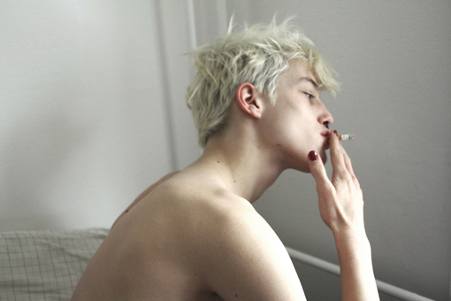 非主流男生抽烟图片