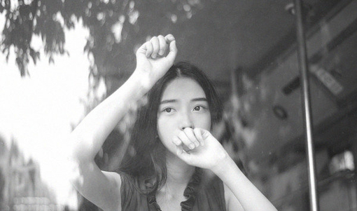 非主流直发女生图片