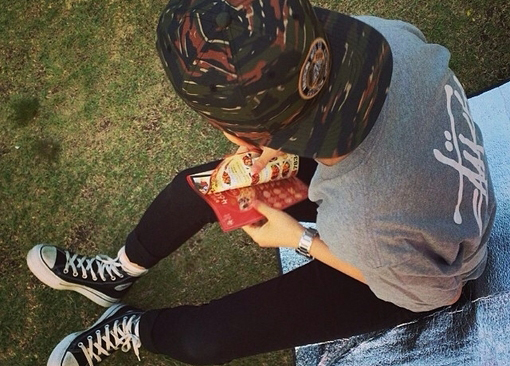 非主流男生侧照和背照图片