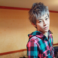 迷人微笑的非主流男生头像