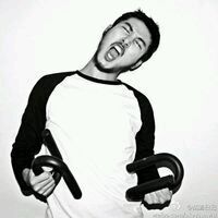 迷人微笑的非主流男生头像