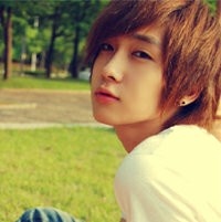 迷人微笑的非主流男生头像