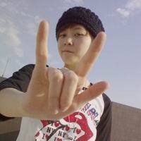 迷人微笑的非主流男生头像