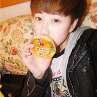 迷人微笑的非主流男生头像