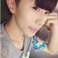 迷人微笑的非主流男生头像