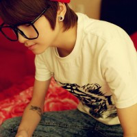 迷人微笑的非主流男生头像