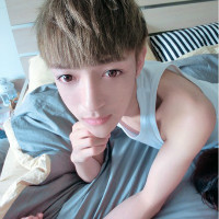 迷人微笑的非主流男生头像