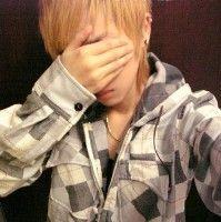 迷人微笑的非主流男生头像