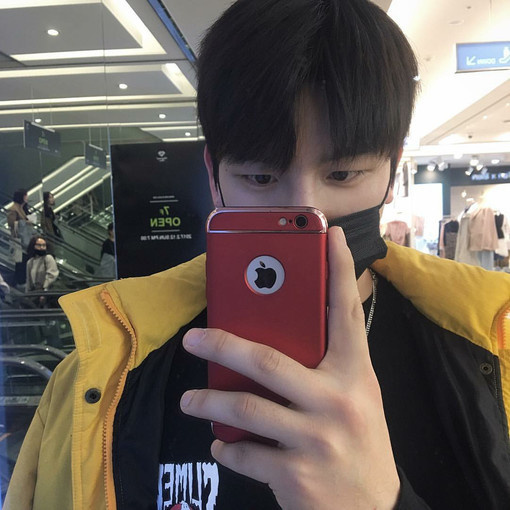 非主流玩手机的男生图片