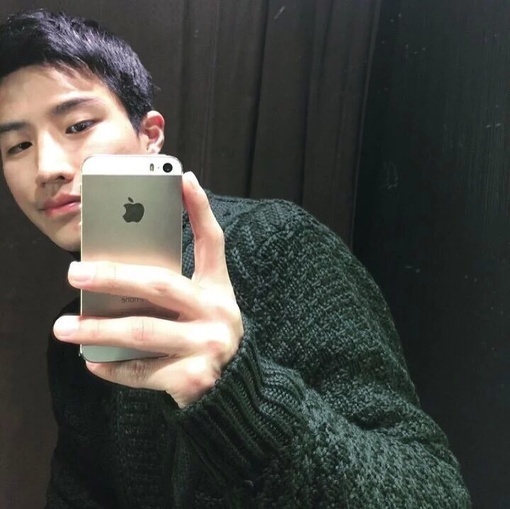 非主流玩手机的男生图片