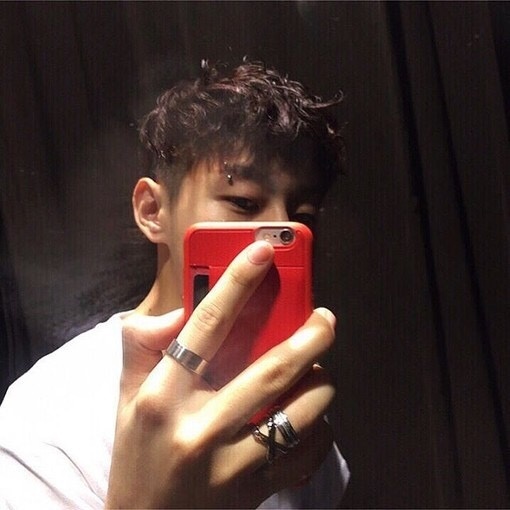 非主流玩手机的男生图片