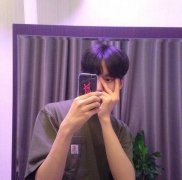 非主流玩手机的男生图片