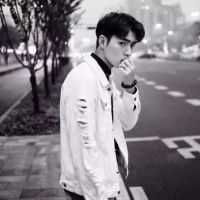 阳光男生高清头像