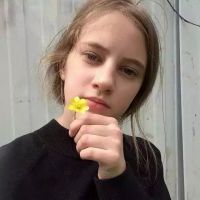 笑的灿烂的女生头像