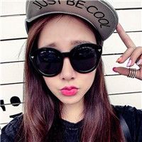 戴墨镜的霸气女生头像