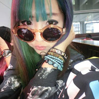 戴墨镜的霸气女生头像