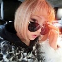 潮流墨镜女生头像