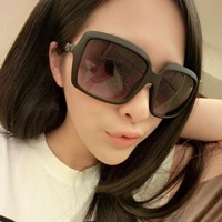 潮流墨镜女生头像