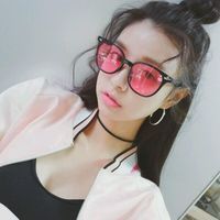 原宿风墨镜女生头像