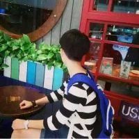 最新情侣带字qq头像一男一女