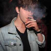 欧美颓废男生抽烟头像