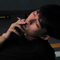 qq男生霸气抽烟头像