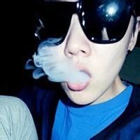 孤独男生抽烟头像