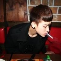 孤独男生抽烟头像