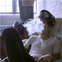 孤独男生抽烟头像