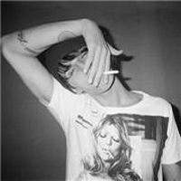 孤独男生抽烟头像