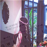 有键盘的qq女生头像