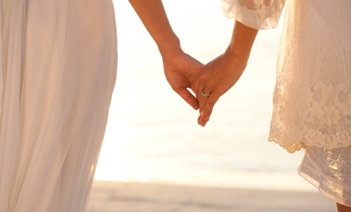 情侣十指紧扣牵手图片