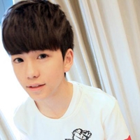 干净帅气男生QQ头像