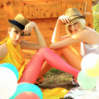 亲密无间的两闺蜜qq头像