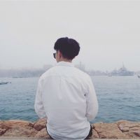 男生孤独背影头像