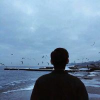 男生孤独背影头像