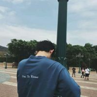 男生孤独背影头像